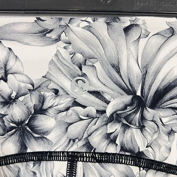Lululemon Leggings Sz 6 Train Times 7/8 Pant Light Garden White Black Floral - Picture 5 of 13